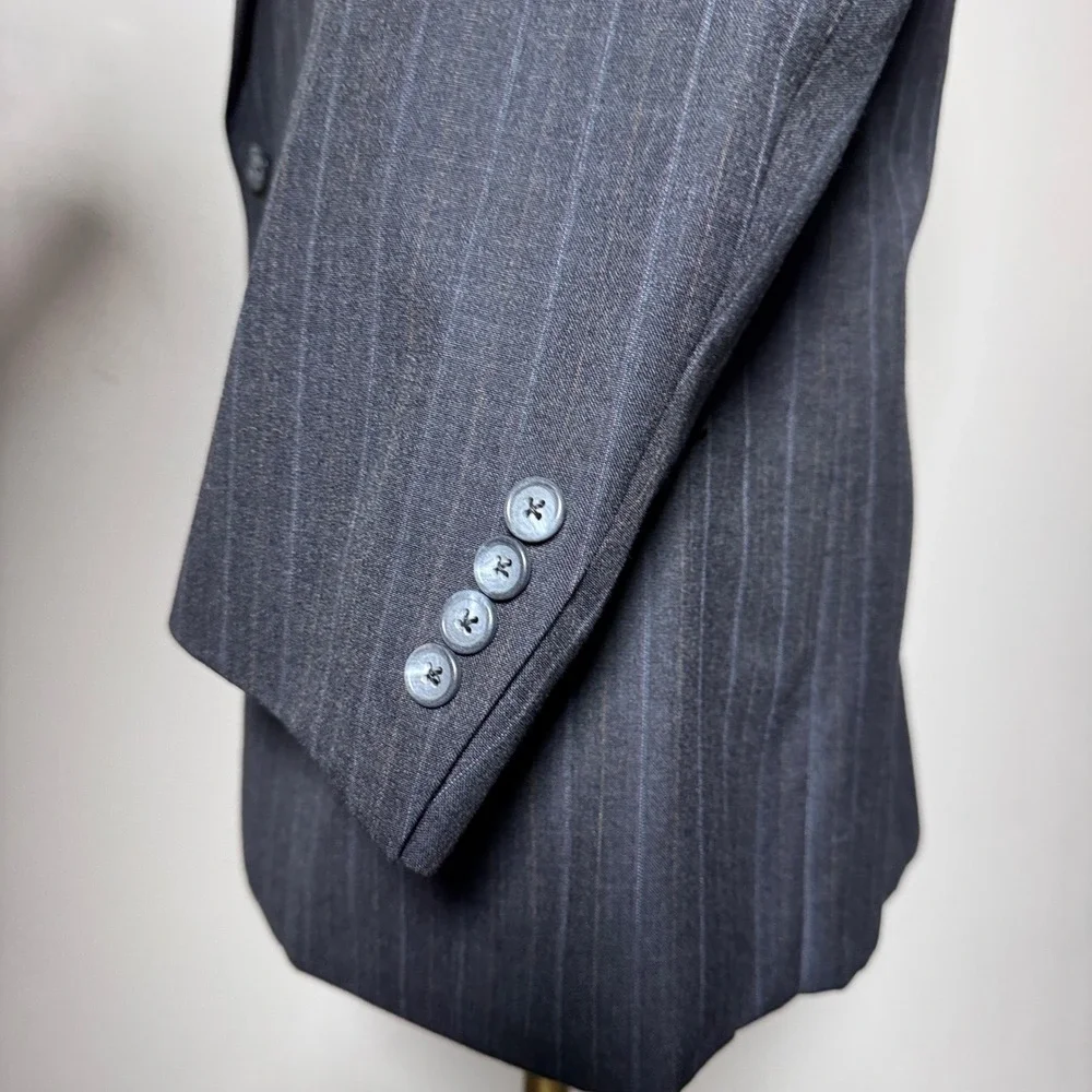 Hart Schaffner Marx Suit Mens 42S 34W Gray Pinstripe Wool Blend Two Button